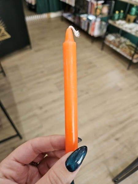 Magiczna Świeca do Rytuałów w Kolorze Pomarańczowym.jpg