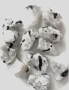 Kwarc z Turmalinem 3-6cm Surowy